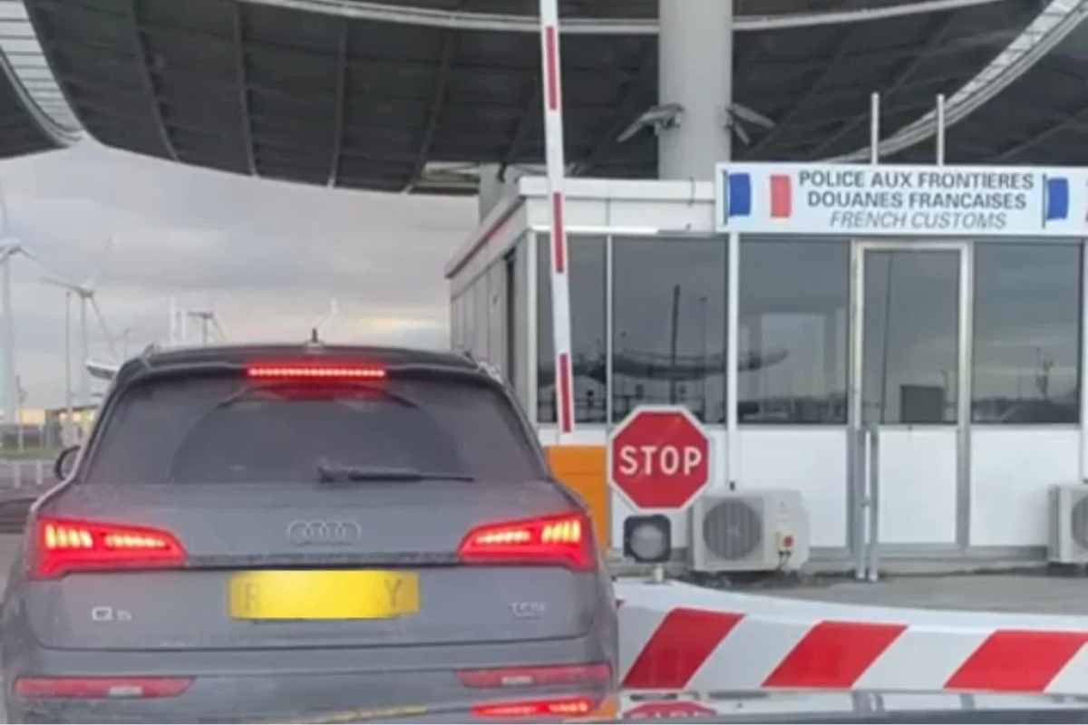 Inchecken bij de Eurotunnel-terminal in Calais