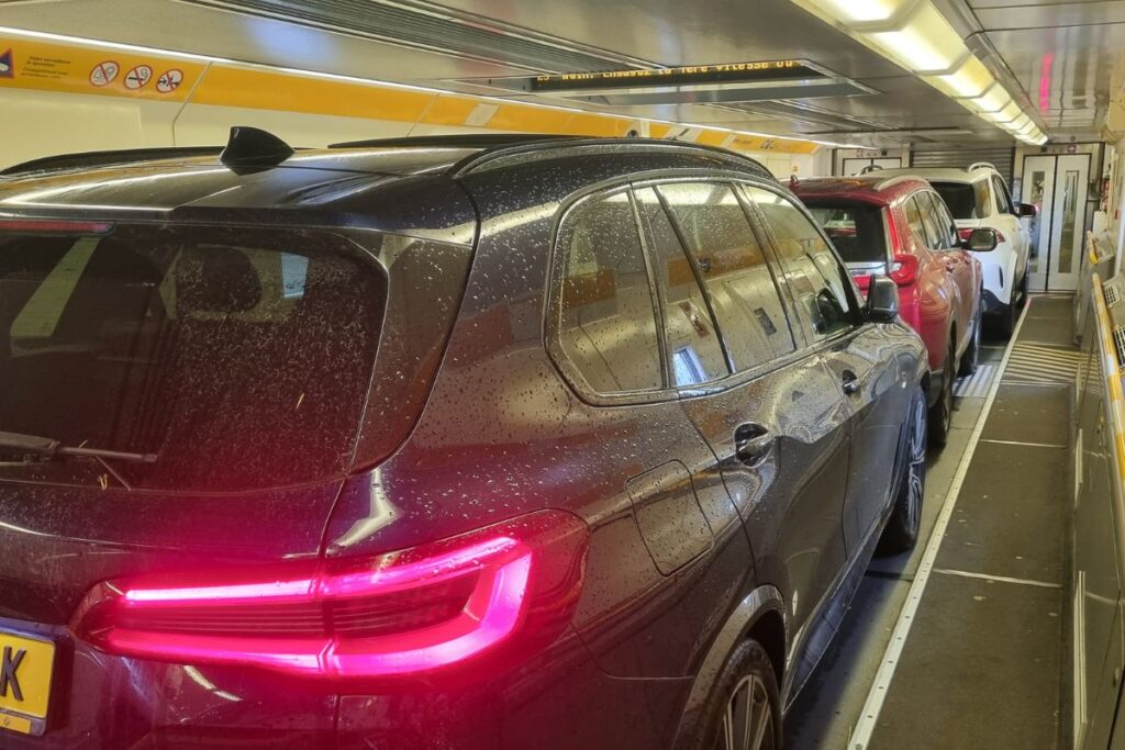 In de Eurtonnel trein naar Folkestone